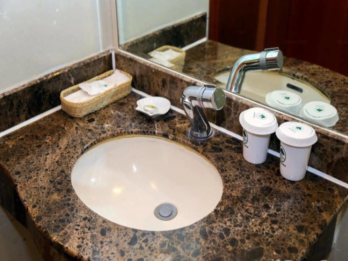 Greentree Inn Jiangsu Wuxi Hubin Business Street Business Hotel Екстериор снимка